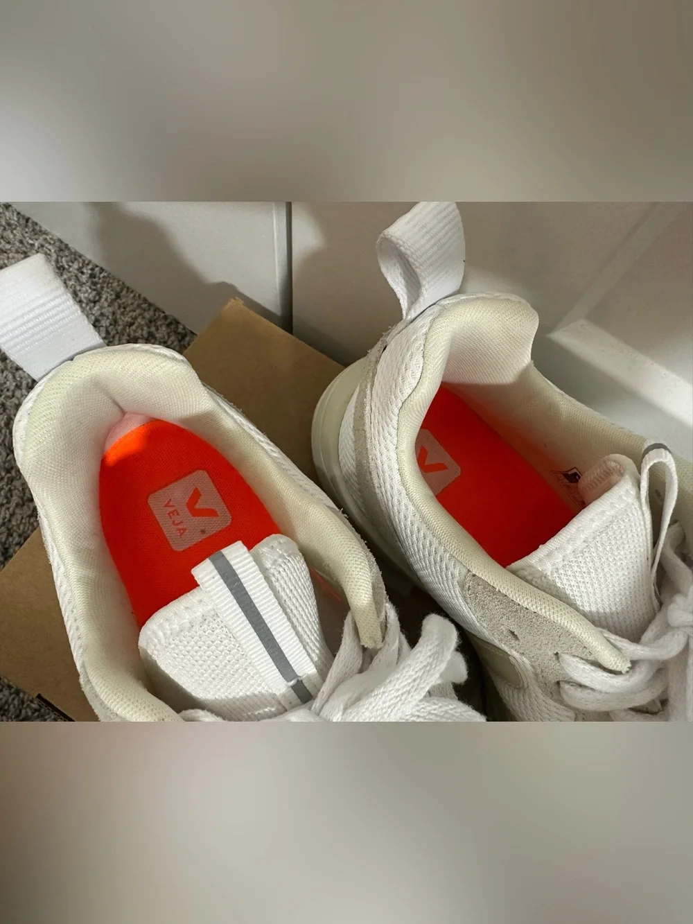 Veja Venturi Alveomesh Sneakers in Cream and White - Picture 2 of 7